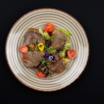 Салат с ростбифом