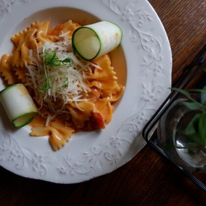 Паста с креветками и копченым беконом