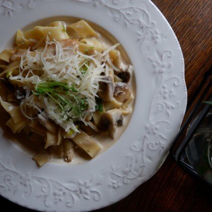 Паста с цыпленком и грибами в сливочном соусе