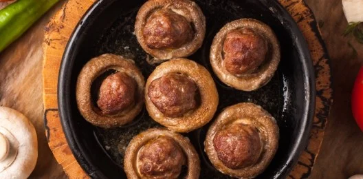 Шампиньоны c мясом