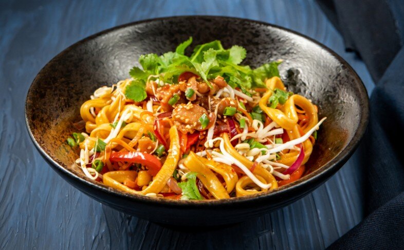 Лапша с имбирем. Азиатские блюда с имбирем. Азиатская кухня лапша. Лапша острая ачу. Макароны с имбирем.