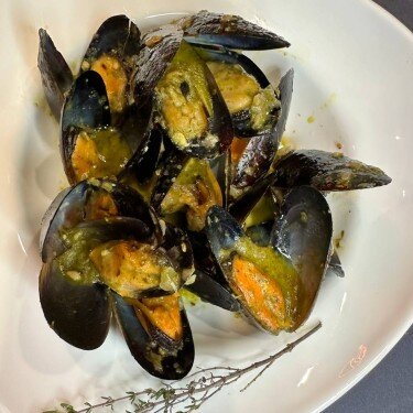 Дюжина мидий
в соусе Песто