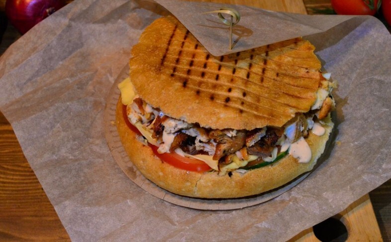 Гиро с говяжьим кебабом