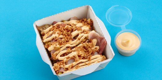 Картофель с луком фри и беконом