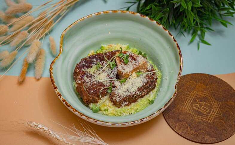 Особуко из лося с демиглас и булгуром