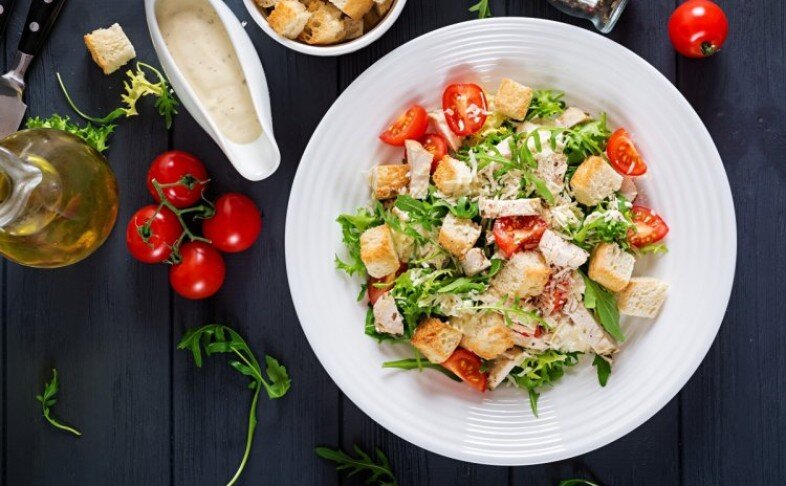 079 Салат " Цезарь" с курицей