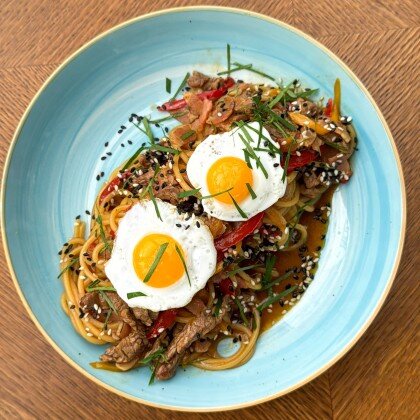 Паста с говядиной и соусом терияке