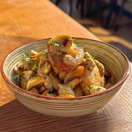 Мятый картофель с шампиньонами итрюфельным муссом