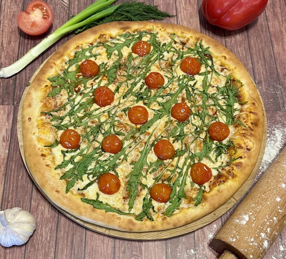 Пицца «С помидорами черри и рукколой»