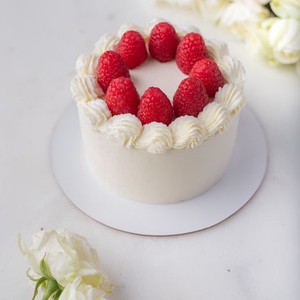 Бенто-торт со свежей малиной