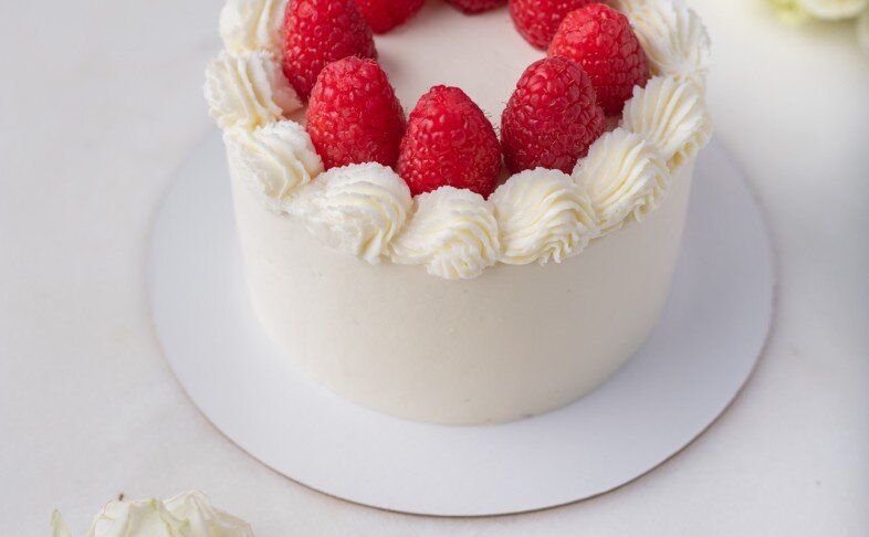 Бенто-торт со свежей малиной