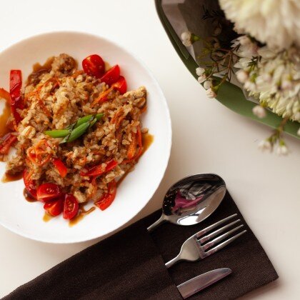 Тяхан с курицей и овощами