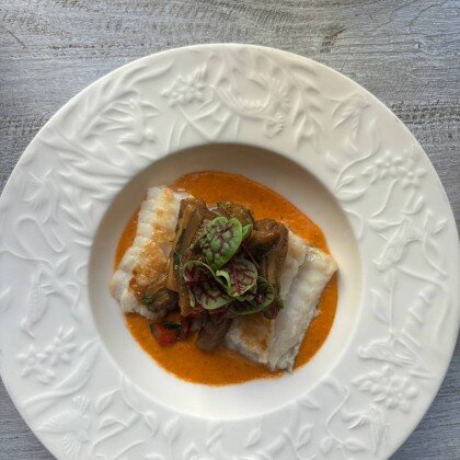 Филе трески на соусе Ромеско с икрой баклажана