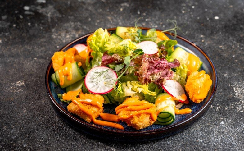 Салат с цыплёнком и арахисовым соусом