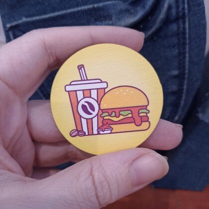 Значок деревянный 2