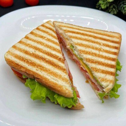 Сэндвич с сыром и ветчиной