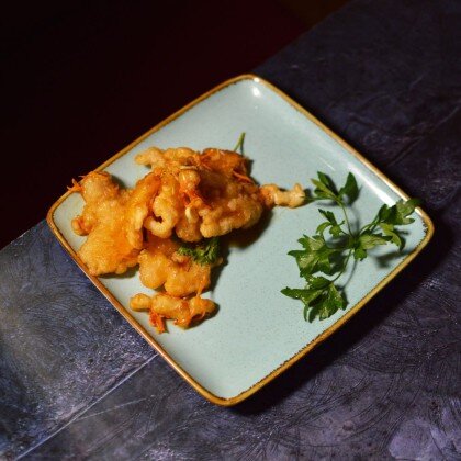 GO-BOO из свинины в кисло-сладком соусе