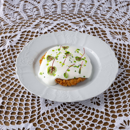 Шницель из рубленной свинины, с сырным муссом