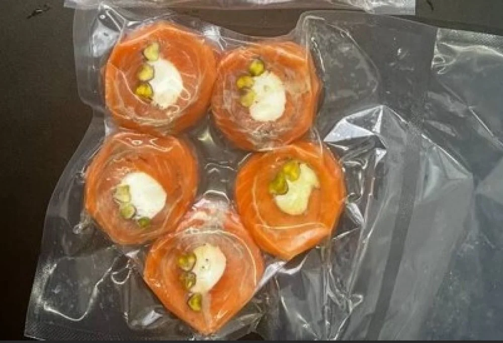 Рулет из форели с фисташками, кг