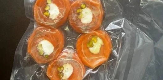 Рулет из форели с фисташками, кг
