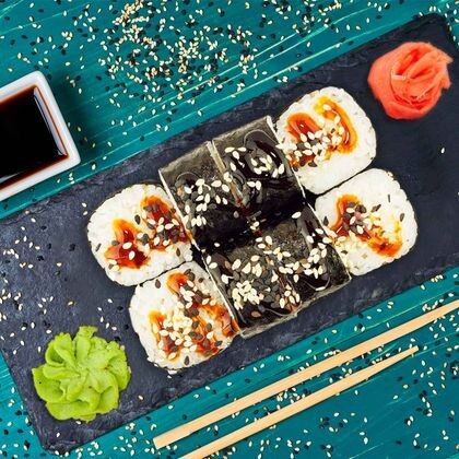 Ролл с угрем