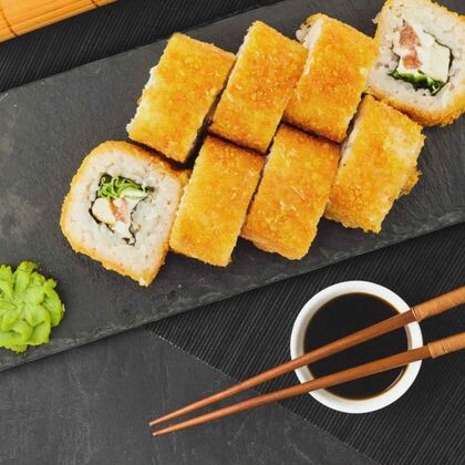 Ролл «Цезарь» в кляре (горячий)