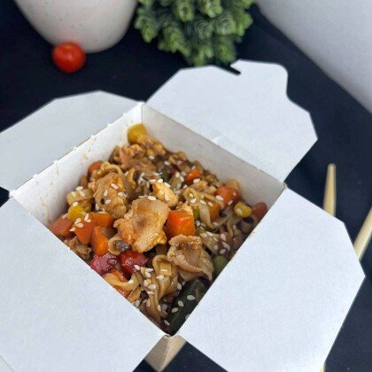 Wok c беконом и курицей