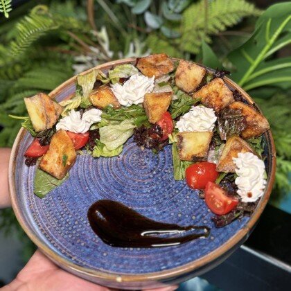 Салат с хрустящими баклажанами