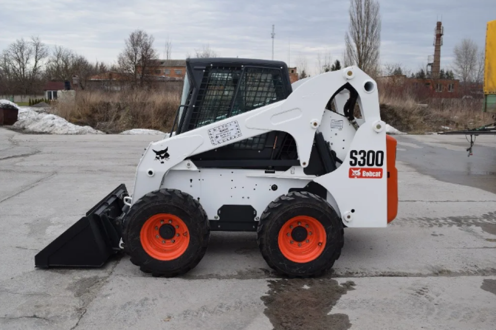 Мини-погрузчик BOBCAT S300