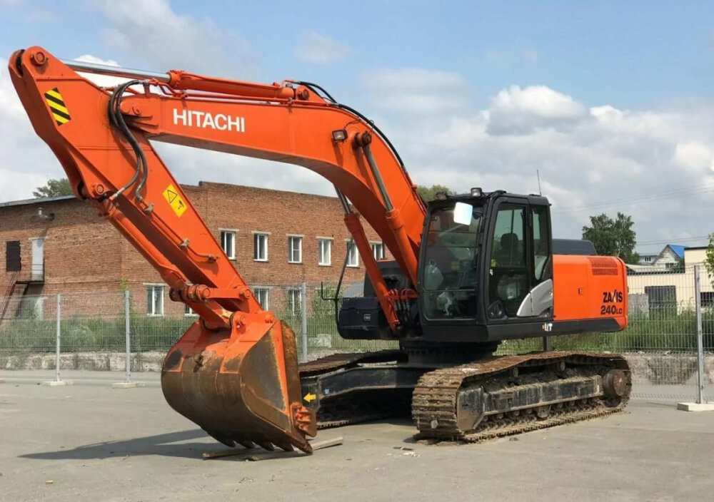 Гусеничный экскаватор Hitachi ZX240