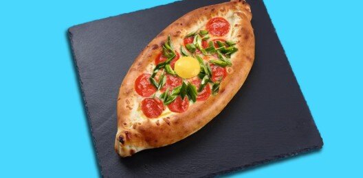 Хачапури по-Аджарски c пепперони и зеленым луком