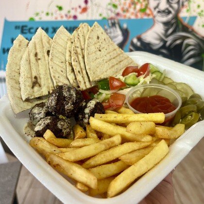 Фалафель на тарелке