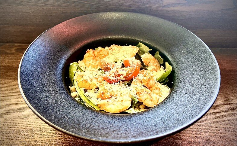 Салат руккола с креветками