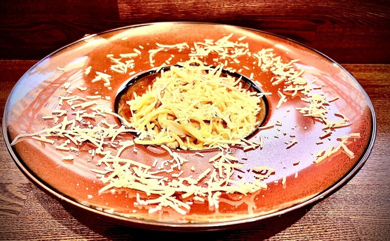 Спагетти в сливочном соусе с куриным филе и грибами