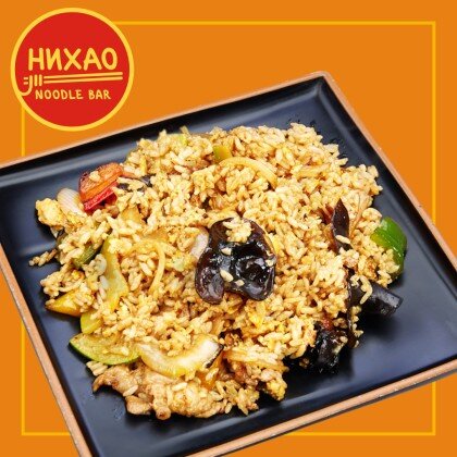 Рис со свининой яйцом и грибами