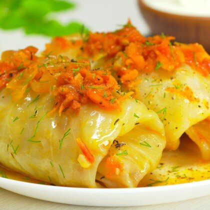 Голубцы в томатном соусе с мясом и рисом