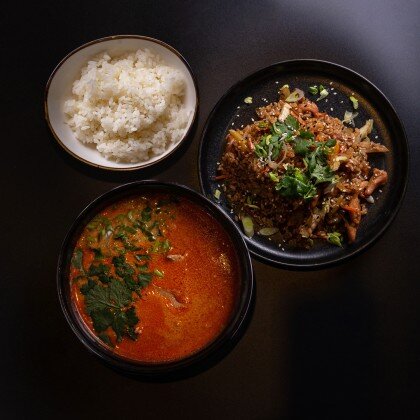 ТОМ ЯМ С КУРИЦЕЙ (1/2 порции) + РИС С КУРИЦЕЙ