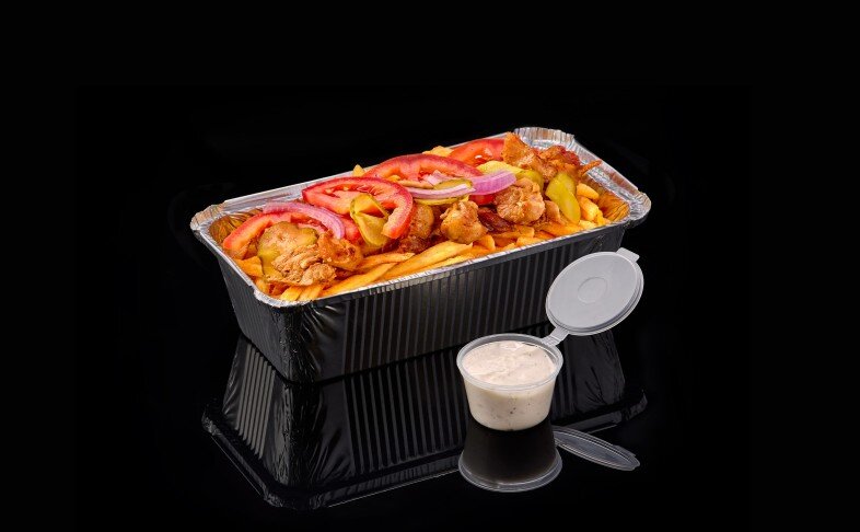 Фри с курицей, помидором,огурцом, красный лук,чесночный соус