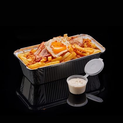 Фри с яйцом,беконом и авторским грибным соусом