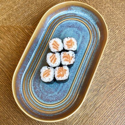 Маки с лососем