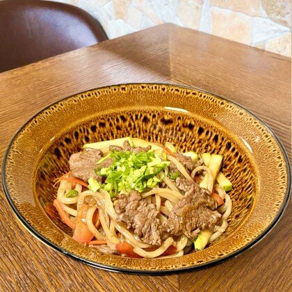 Лапша удон с говядинойс соусом манго-чили