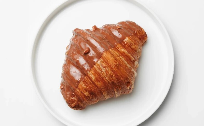 Круассан с шоколадно-ореховой пастой