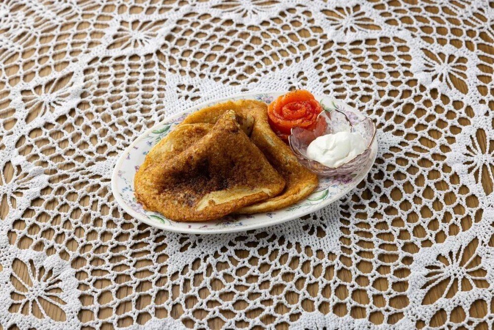 Блины староруские с лососем и копченой сметаной