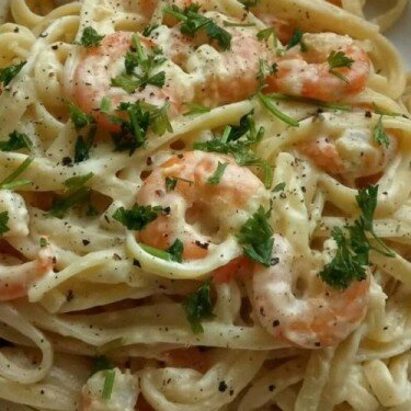 С креветками в сливочно-чесночном соусе