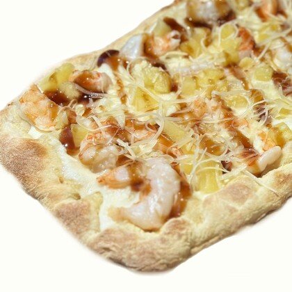 Пицца с креветками и ананасом