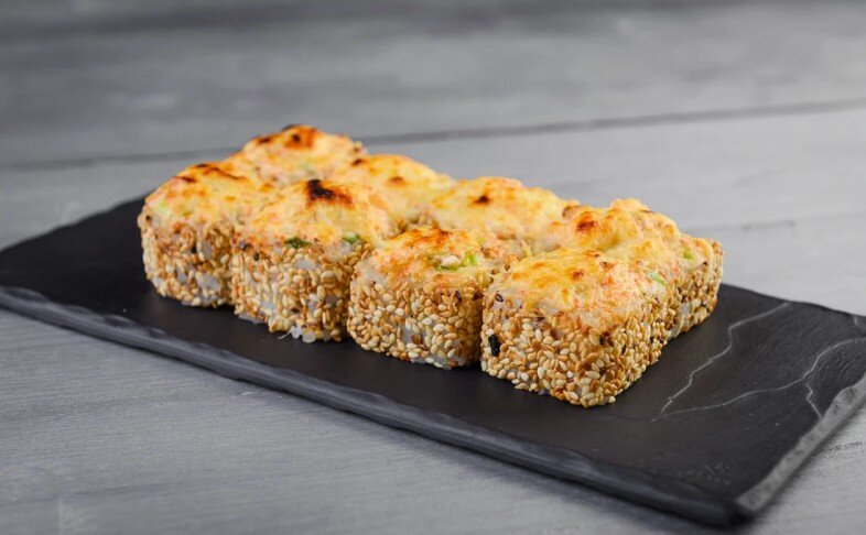 Ролл с лососем и крабом