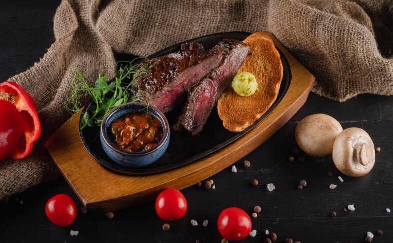 Антрекот из розовой телятины