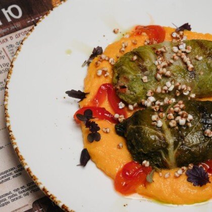 Голубцы из говядины на гриле с печеным перцем (сезонное блюдо)