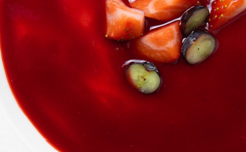 Манная каша с белым шоколадом и малиновым кули