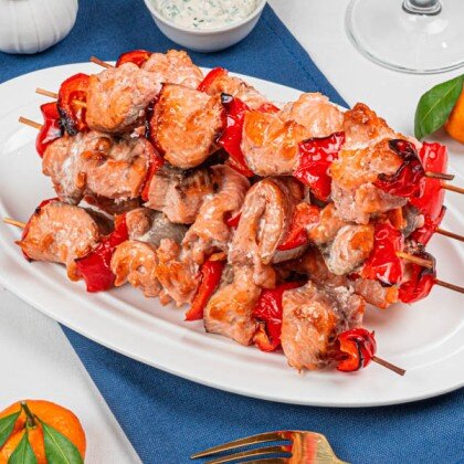 Шашлычок из курицы, с болгарским перчиком, подается с гарниром на выбор